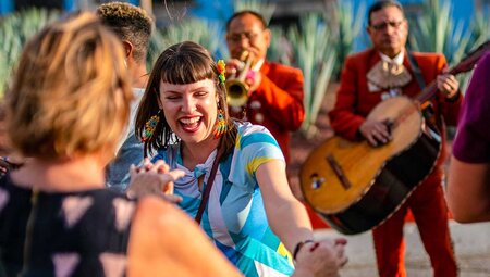 Dance with the Mariarchi bands in Mexico