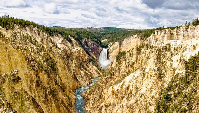 Lower Falls in Yellowstone NP, Wyoming, USA