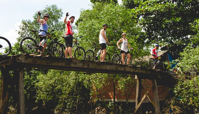 bridge_cyclists_pax_banner