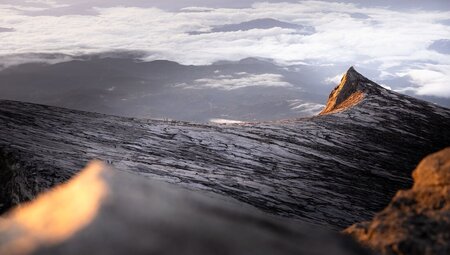 The wave atop the mountain