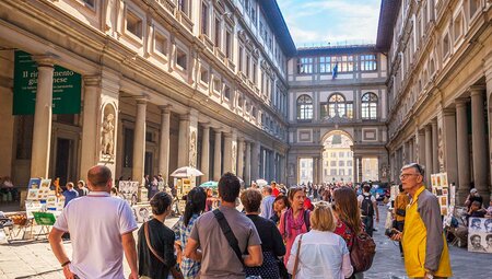 ZMPI - Uffizi group walking tour in Florence, Italy