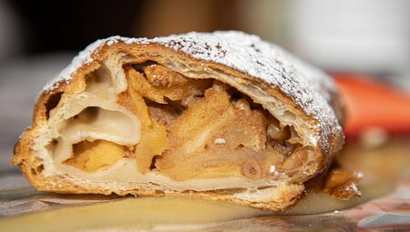 Authentic apple strudel found in Cotrina D'Ampezzo