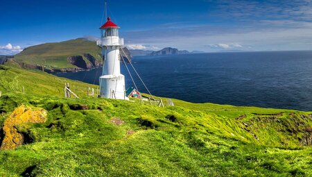 Exploring Spitsbergen via the Faroes and Jan Mayen 