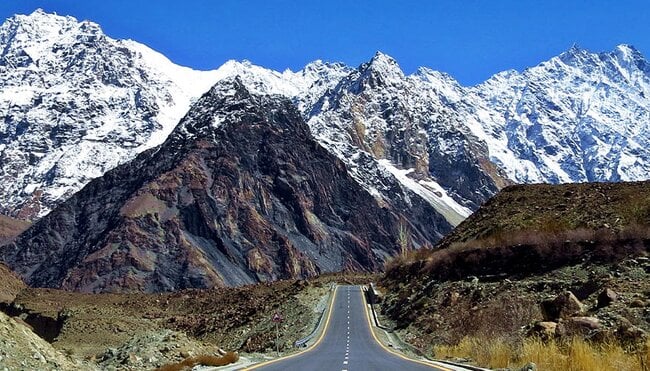 Trek Pakistan's Karakoram Mountains