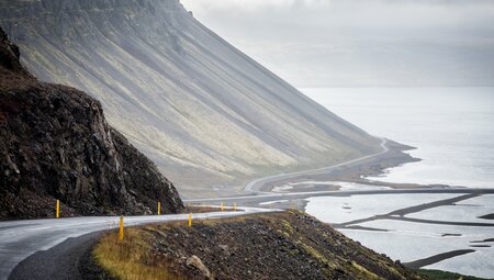 Islands Küsten und Fjorde mit Hotelkomfort erwandern
