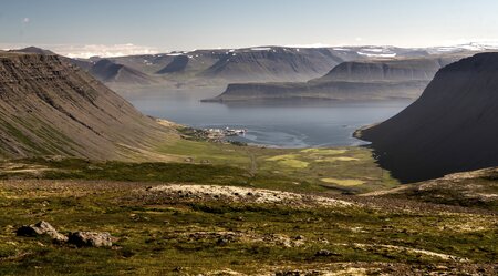 Islands Küsten und Fjorde mit Hotelkomfort erwandern