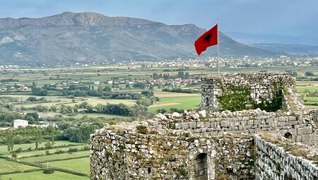 Peaks of the Balkans 12 Tage - Grenzenlos durch Albanien, Kosovo und Montenegro wandern Peaks of the Balkans 12 Tage - Grenzenlos durch Albanien, Kosovo und Montenegro wandern