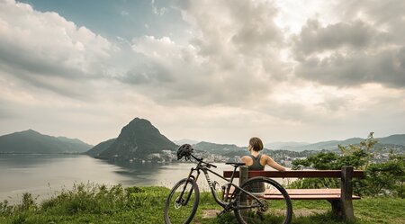 Lugano Bank mit Aussicht zum Rasten