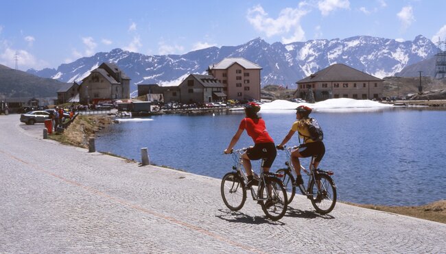 Alpenüberquerung entlang der Nord-Süd Route: Basel - Lugano