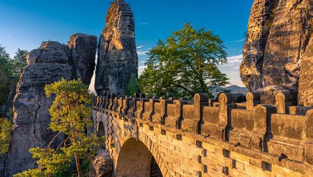 Nationalpark Sächsische Schweiz - tiefe Schluchten & bizarre Felsen