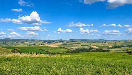 Bilderbuch Toskana - Sanfte Hügel, malerische Dörfer, ausgezeichnete Weine