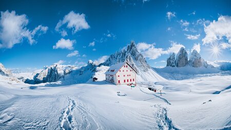 Winterliche Wanderung in den tief verschneiten Dolomiten - Winterwandern