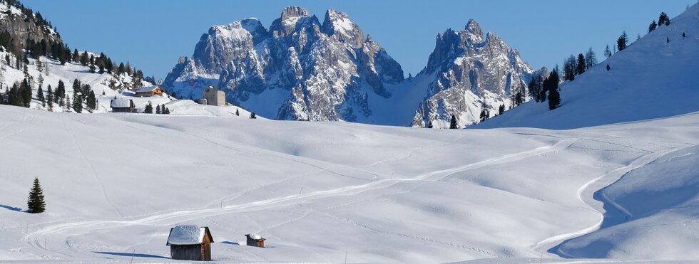 Wintergebirgslandschaft Langlaufloipen Piazza Prato Sexten Dolomiten Südtirol Italien