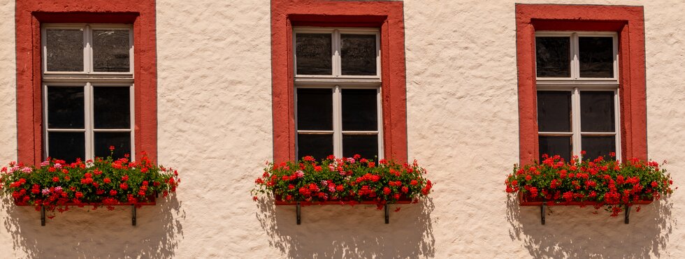 Drei Fenster des Rathauses von Markredwitz