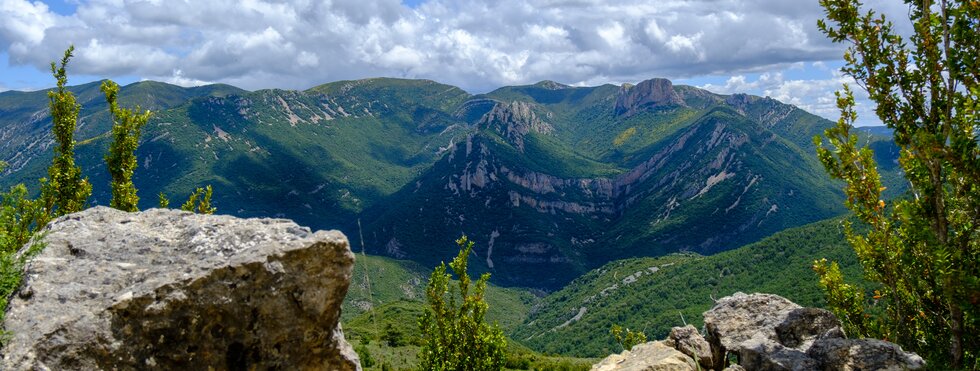 Aussichtspunkt zwischen Felsen über der Sierra de Guara