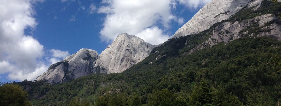 Trekking zu den Wasserrutschen von Cochamó