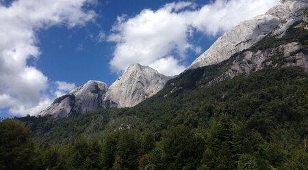 Trekking zu den Wasserrutschen von Cochamó