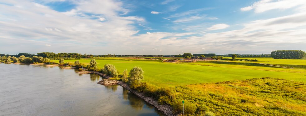 Der alte holländische Fluss IJssel