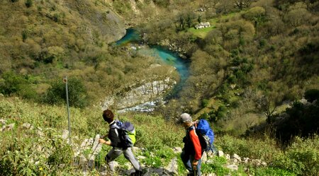 Wilde Berge und Flüsse erkunden