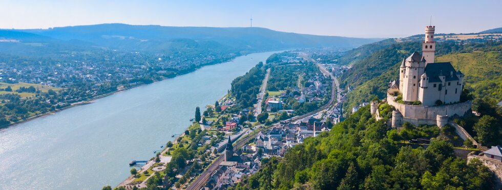 Blick auf die Marksburg in Braubach am Rhein