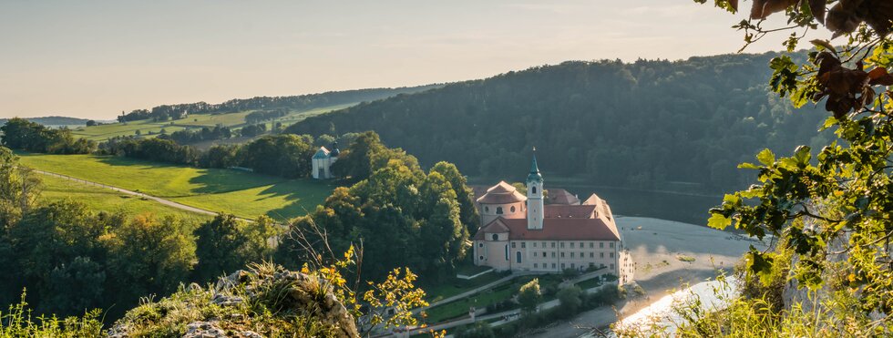 Blick auf die Weltenburger Abtei bei Kelheim