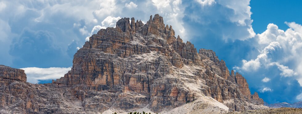 Blick auf den Gipfel des Paternkogels in den Dolomiten