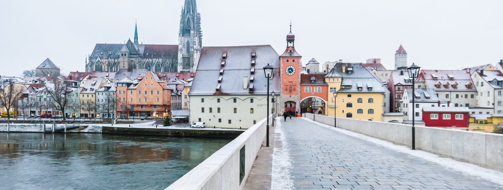 Schneebedecktes Regensburg im Winter