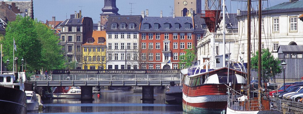 Stadtbild Kopenhagen mit Segelschiffen