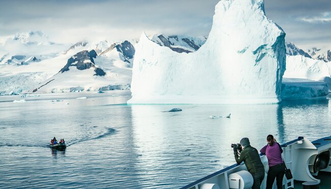 Schiffsfahrt durch die Antarktis