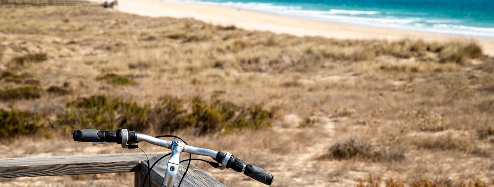 Rad auf Steg vor Alvor, Algarve