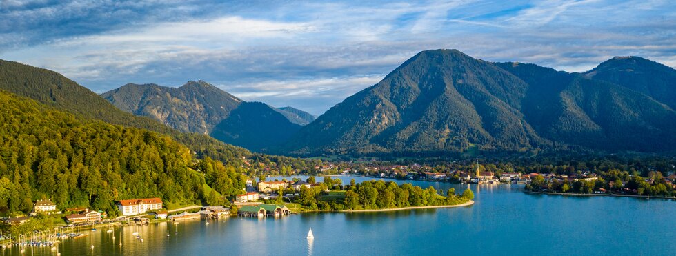 Blick auf den Tegernsee und die Berge