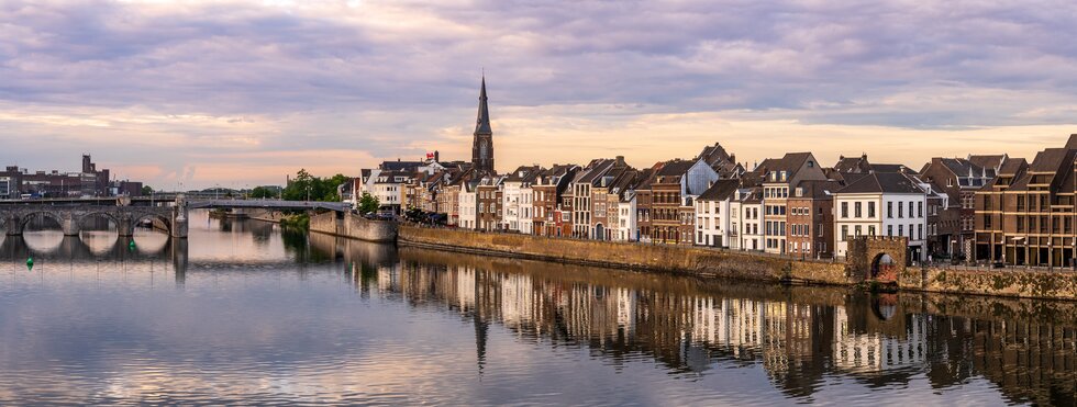 Maastricht und Maas im Sonnenuntergang