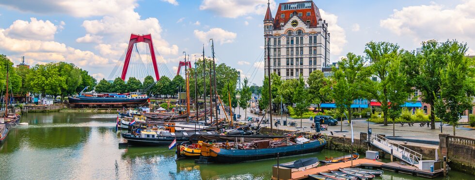 Blick auf Rotterdam mit altem Hafen