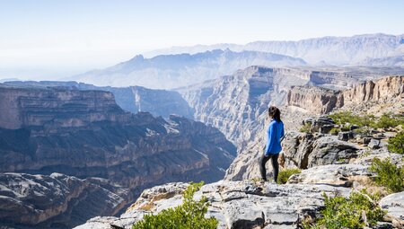 Trekking im Oman: Traverse im Westlichen Hajar Gebirge mit Wüstenerlebnis