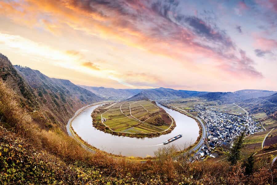 Lavakegel, Kraterseen und sprudelndes Wasser - Wanderungen in der Vulkaneifel