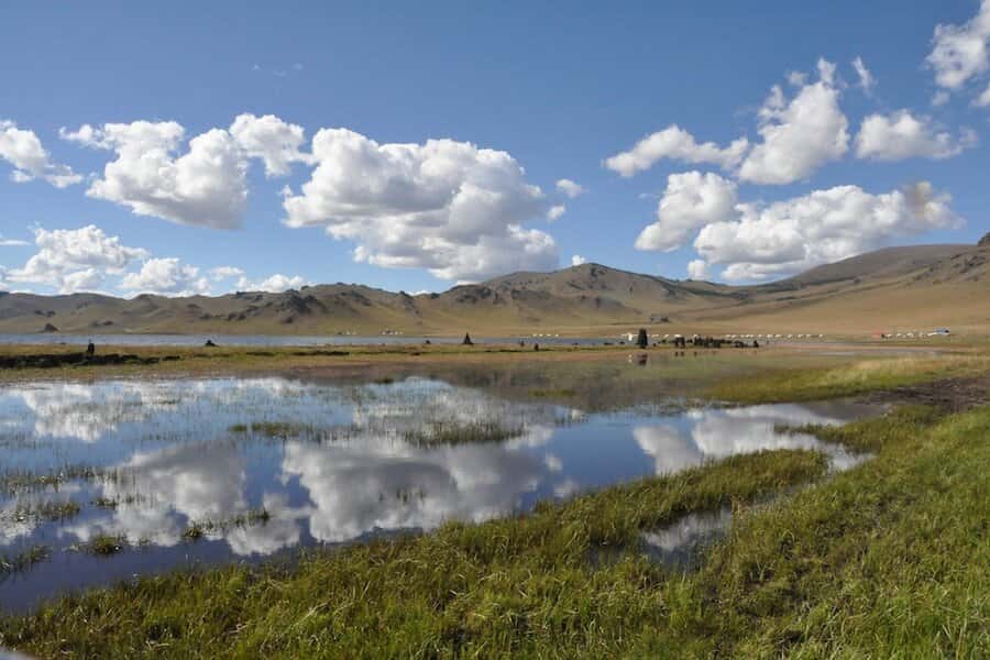 Mongolei: Jurtenleben in weiter Steppe