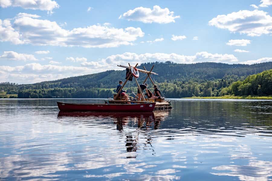 Holzfloß auf dem Klarälven