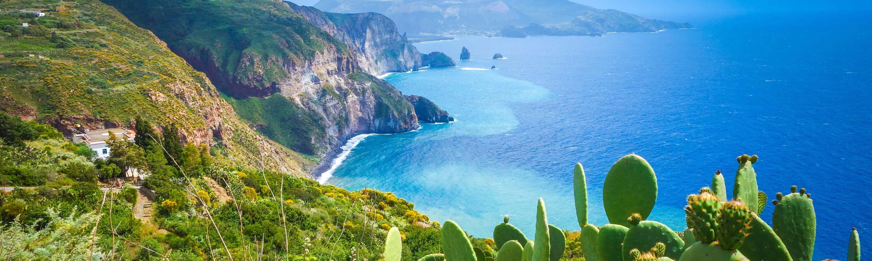 Küste Lipari | © shutterstock_185800496