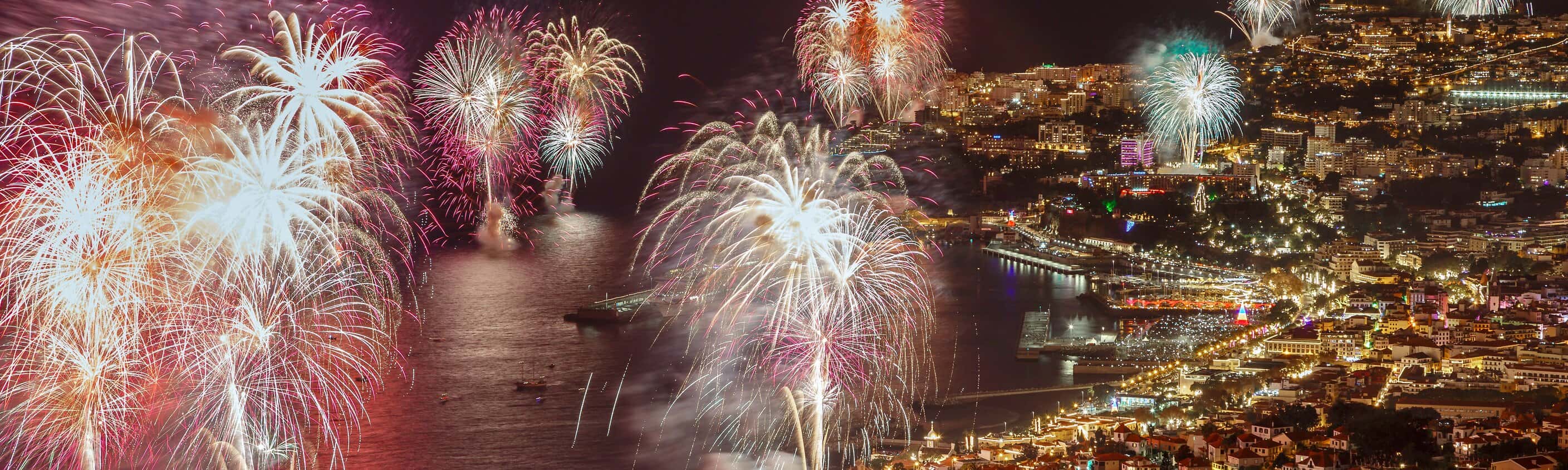 Feuerwerk über Funchal | © shutterstock_1089041009