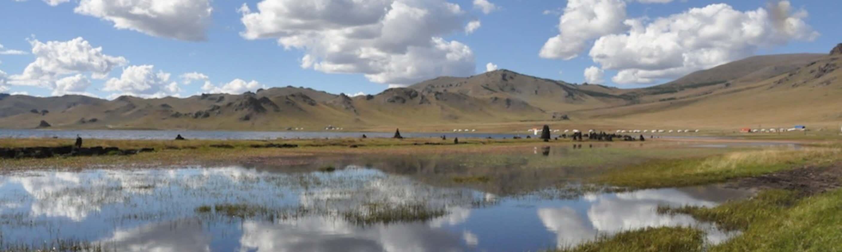 Mongolei: Jurtenleben in weiter Steppe