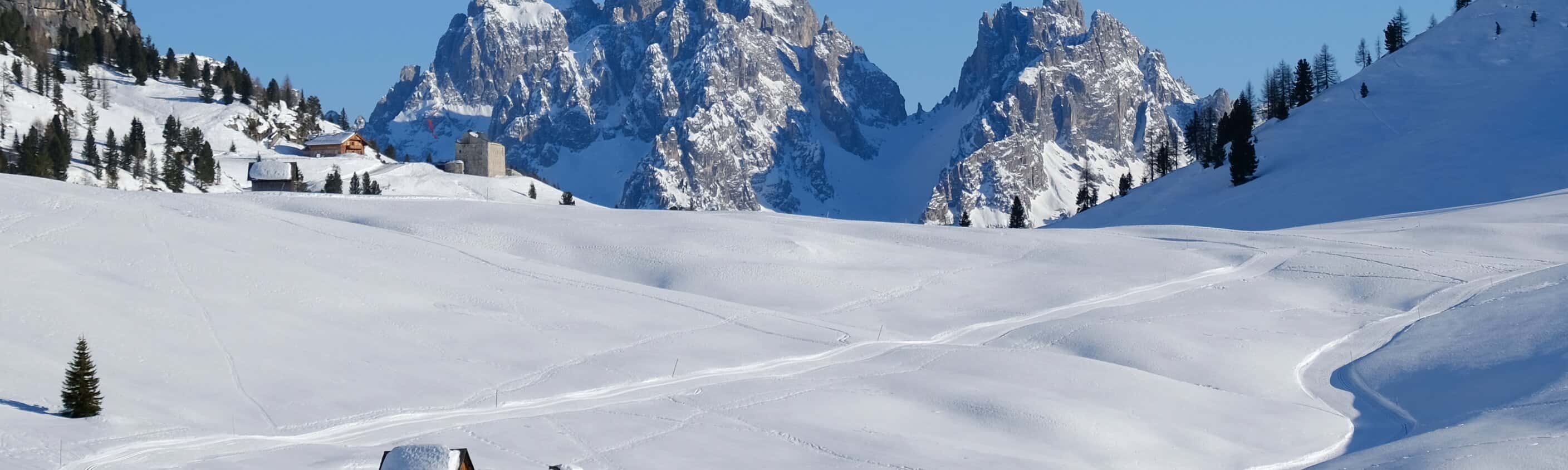 Wintergebirgslandschaft Langlaufloipen Piazza Prato Sexten Dolomiten Südtirol Italien | © Shutterstock