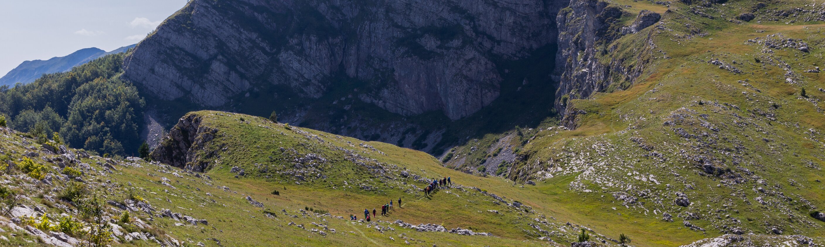 Wanderer auf dem Weg nach Lukomir, einem Bergdorf in Bosnien | © ASI Reisen