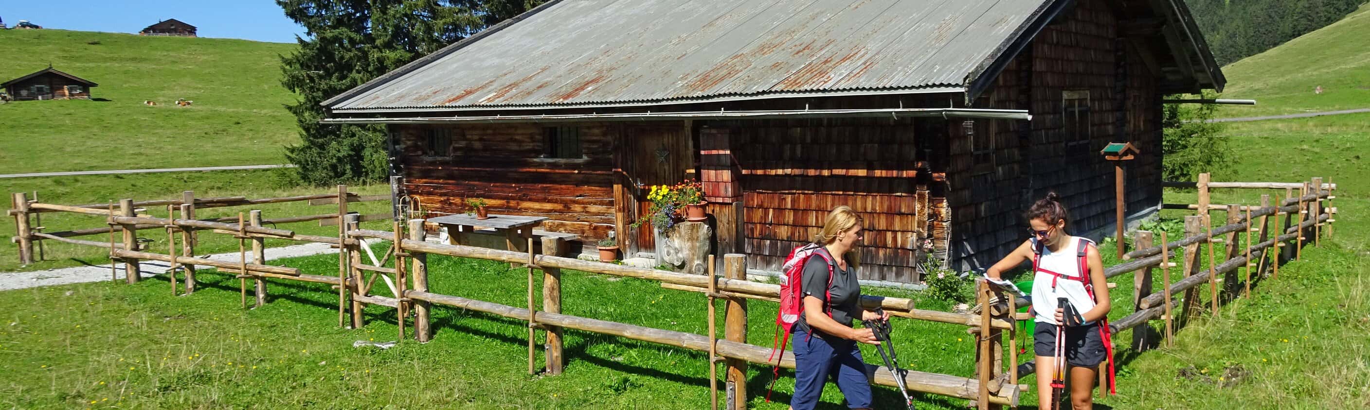 SalzAlpenSteig I Almhütte Wanderer | © ASI Reisen