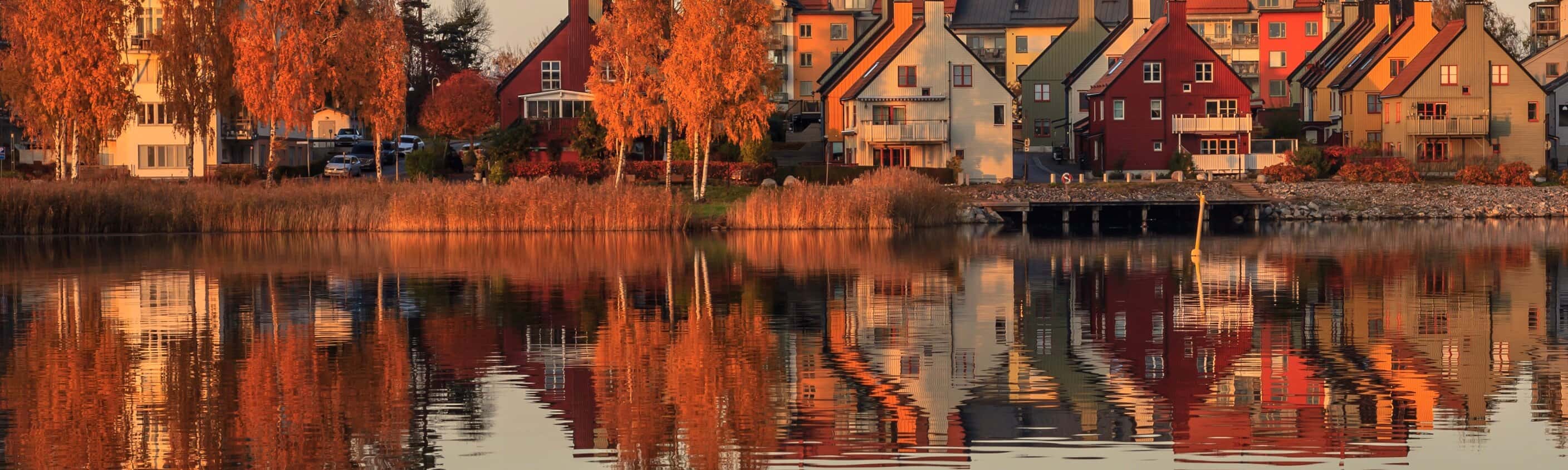 Häuser an der Küste von Nyköping, Schweden | © Shutterstock