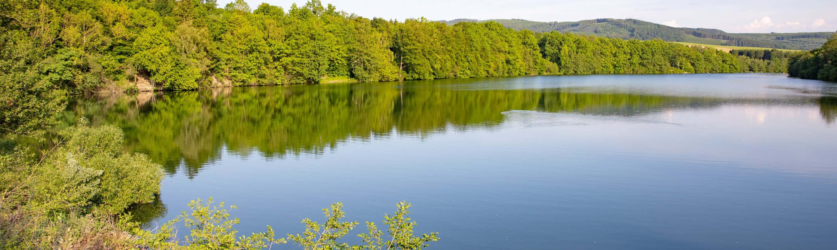 Blick auf den Hennesee im Sauerland | © Shutterstock