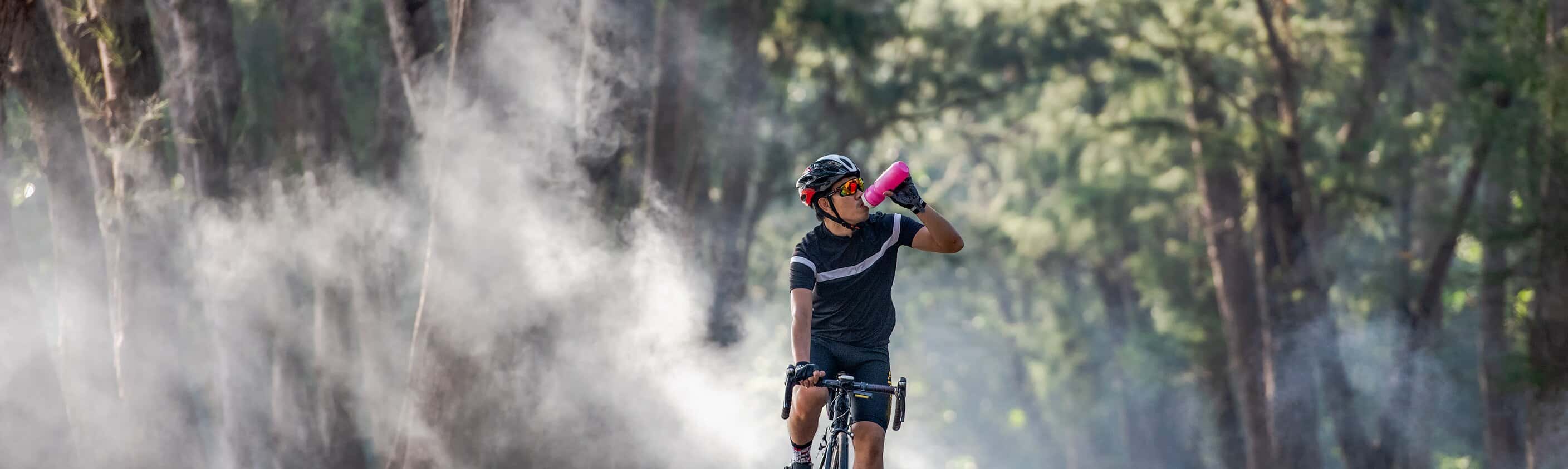 Cyclist is drinking water from the sport bottle | © Shutterstock