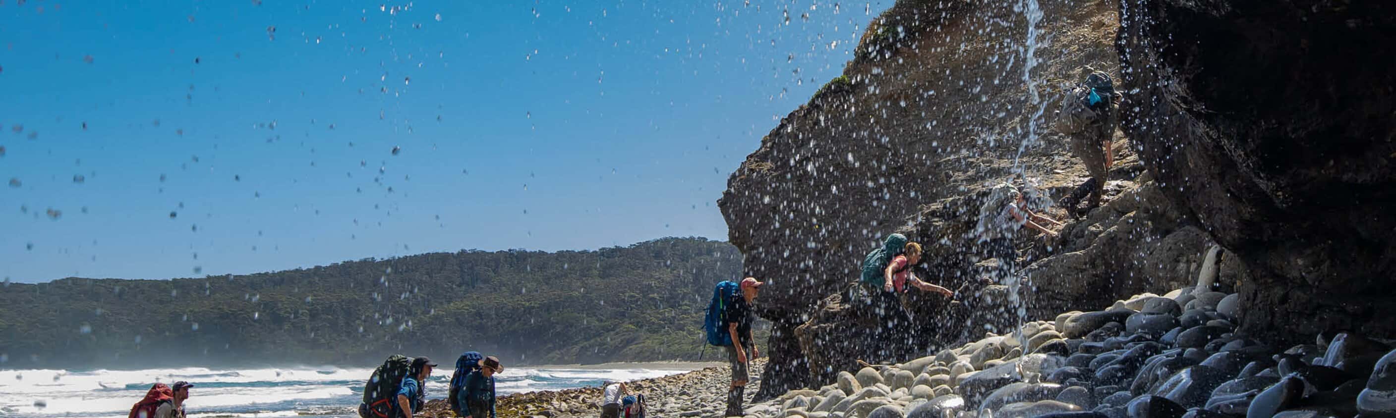 South Coast Trek: Trekker am Strand | © ASI