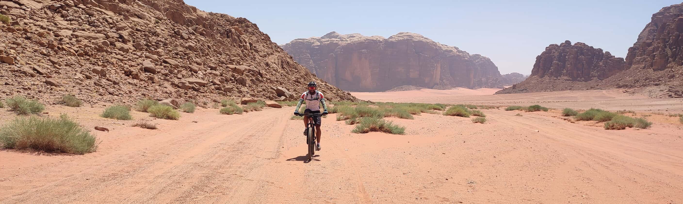 Einzelner Radfahrer in Jordanien | © ASI Reisen