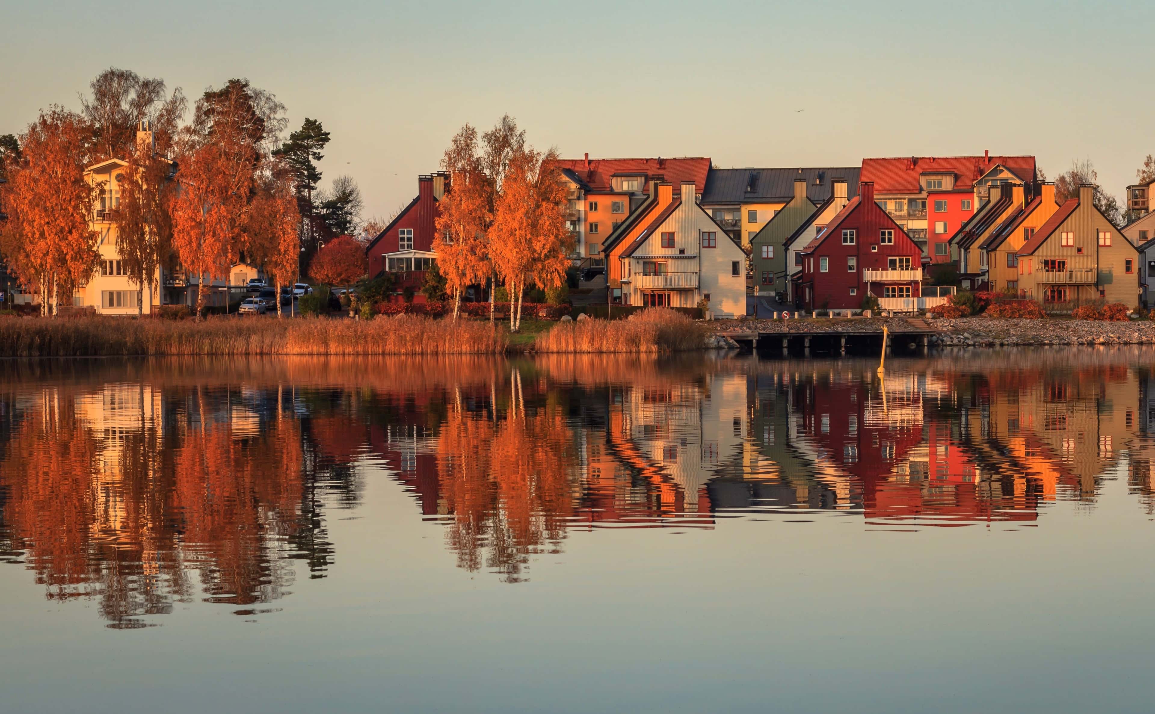 Häuser an der Küste von Nyköping, Schweden