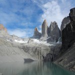 Torres del Pain mit See im Vordergrund